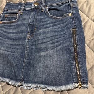 American Eagle Outfitters Blue Denim Mini Skirt in a size 2